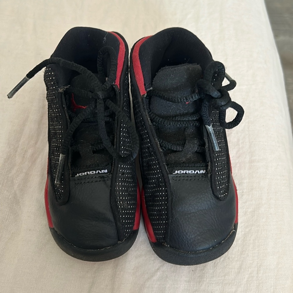 size 7c black and red jordans